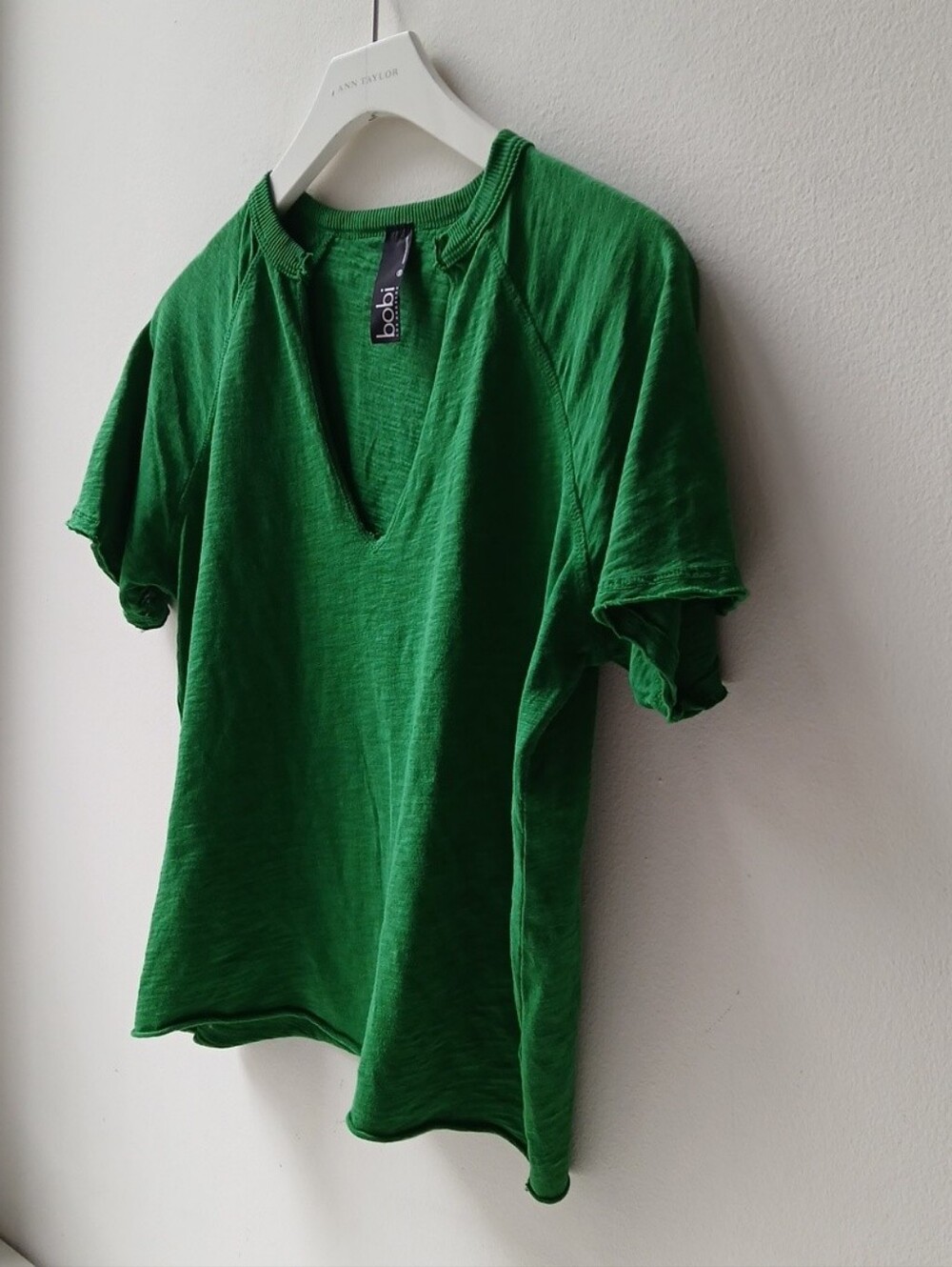 Bobi V Neck Crop T Shirt Green Women's XS - Picture 2 of 7